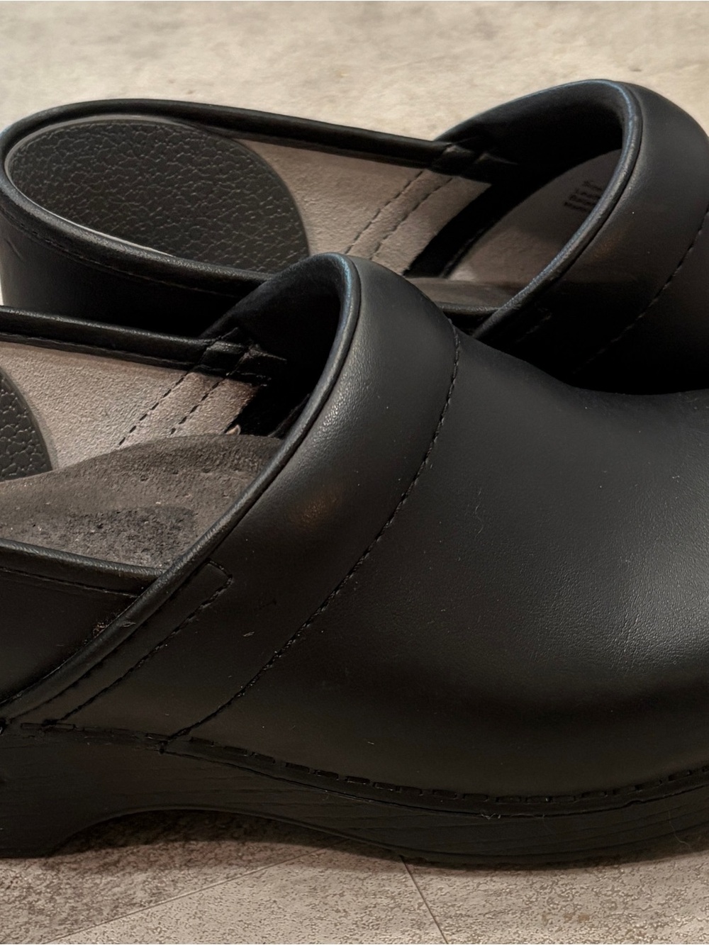 Dansko Professional Black Leather Slip-On Clogs EU 41